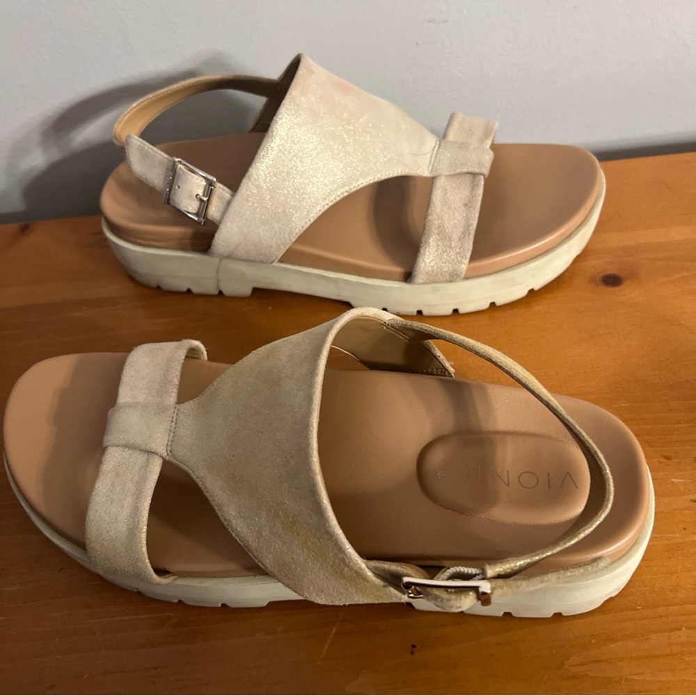 Vionic Alondra Lug
Ankle Sandals - Women's Cream Sandals - Picture 6 of 7